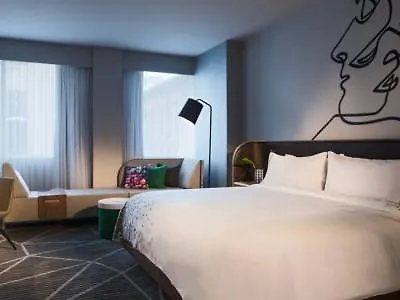 Renaissance Montreal Downtown Hotel 4*,