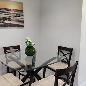 Spacious Mbr Near Kennedy Subway & Go Homestay Toronto