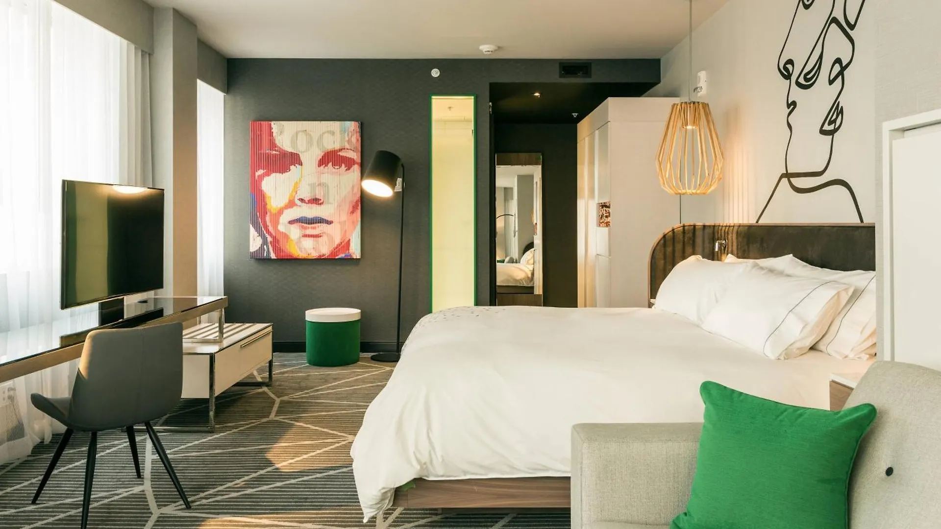 Renaissance Montreal Downtown Hotel location