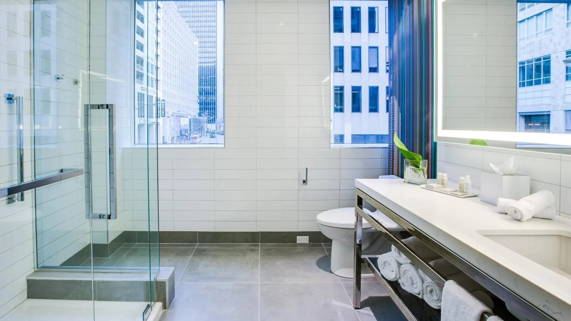 Renaissance Montreal Downtown Hotel