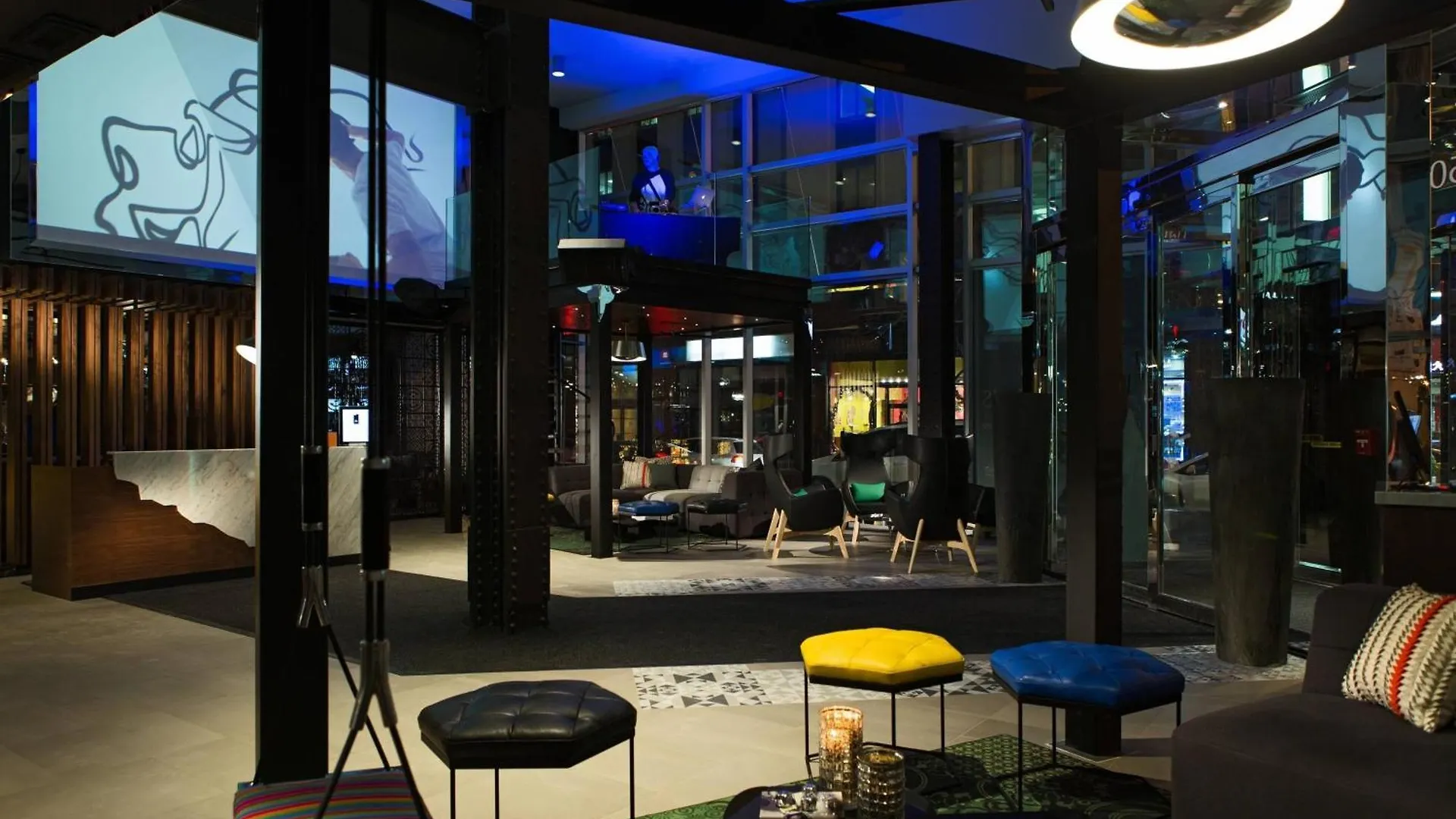 Renaissance Montreal Downtown Hotel