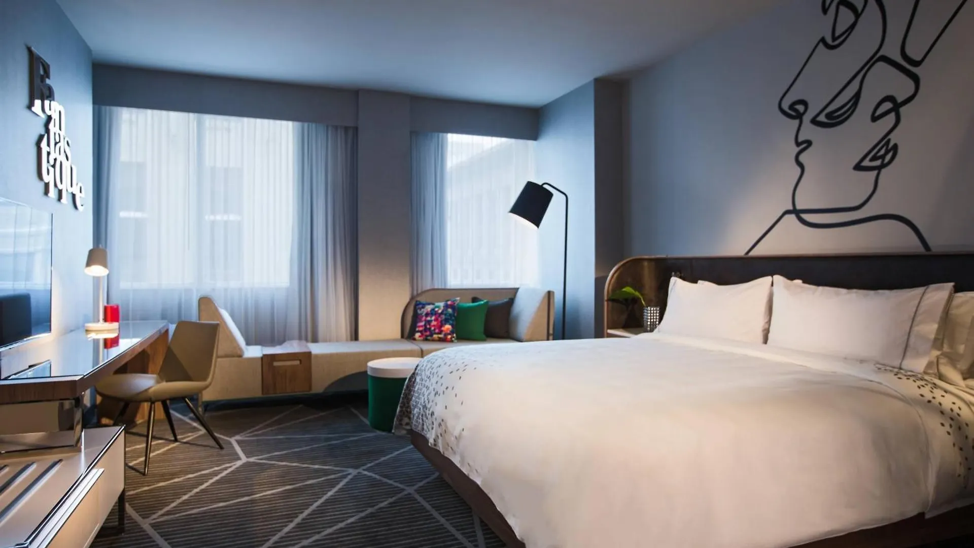 Renaissance Montreal Downtown Hotel